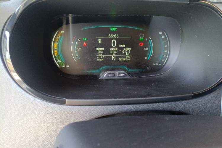 Used Chery QQ Little Ant 2022 Sweet Pink Edition Half-Sugar Version Lithium Iron Phosphate 30 kW 301 km Odometer Close Up