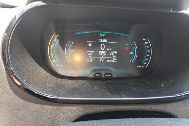 Used Chery QQ Little Ant 2022 Sweet Pink Edition Low-Sugar Version 30kW 301km Range Odometer Close Up