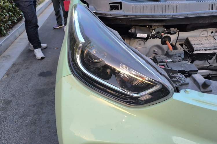 Used Chery QQ Little Ant 2022 Revised Version Sweet Pink Edition Low-Sugar Version 30.6 kWh 30 kW 301 km Right Front Headlight