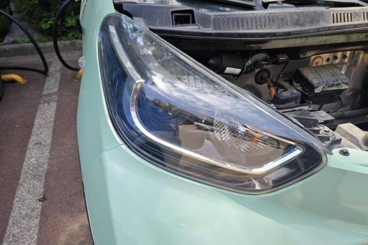Used Chery QQ Little Ant 2022 Sweet Pink Edition Low-Sugar Version 30kW 301km Range Right Front Headlight