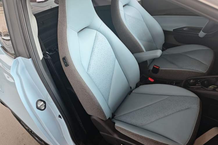 Used Chery QQ Little Ant 2022 Sweet Pink Edition Half-Sugar Version Lithium Iron Phosphate 29.2 kWh 30 kW 301 km Right Front Seat