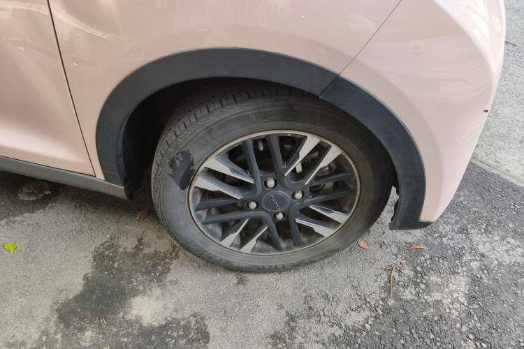 Used Chery QQ Little Ant 2022 Sweet Pink Edition Half-Sugar Version Lithium Iron Phosphate 30 kW 301 km Right Front Wheel Hub