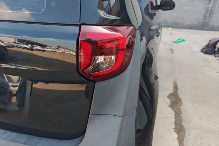 Used Chery QQ Little Ant 2022 Sweet Pink Edition Half-Sugar Version 3-Cell Lithium 30kW 408km Right Rear Taillight