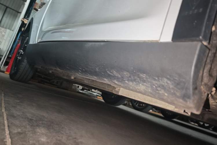 Used Chery QQ Little Ant 2022 Sweet Pink Edition Half-Sugar Version 3-Cell Lithium 30kW 301km Right Side Sill