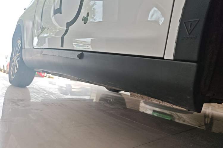 Used Chery QQ Little Ant 2022 Sweet Pink Edition Half-Sugar Version Lithium Iron Phosphate 30 kW 301 km Right Side Sill