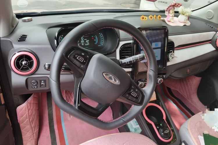 Used Chery QQ Little Ant 2022 Sweet Pink Edition Half-Sugar Version Lithium Iron Phosphate 30 kW 301 km Steering Wheel