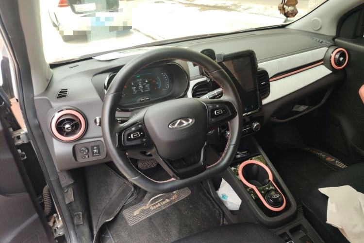Used Chery QQ Little Ant 2022 Revised Version Sweet Pink Edition Half-Sugar Version Lithium Iron Phosphate 30.7 kWh 30 kW 301 km Steering Wheel