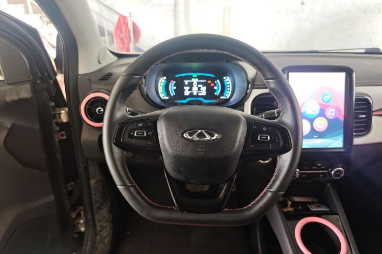 Used Chery QQ Little Ant 2022 Revised Version Sweet Pink Edition Half-Sugar Version Lithium Iron Phosphate 30.7 kWh 30 kW 301 km Steering Wheel