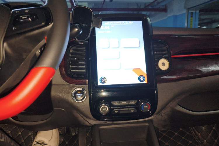 Used Chery QQ Little Ant 2022 Revised Version Sweet Pink Edition Half-Sugar Version Lithium Iron Phosphate 30.7 kWh 30 kW 301 km Audio And AC Panel