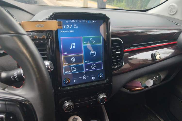 Used Chery QQ Little Ant 2022 Restyled Version Sweet Pink Edition Half-Sugar Version 30.6 kWh 30 kW 301 km Audio And AC Panel