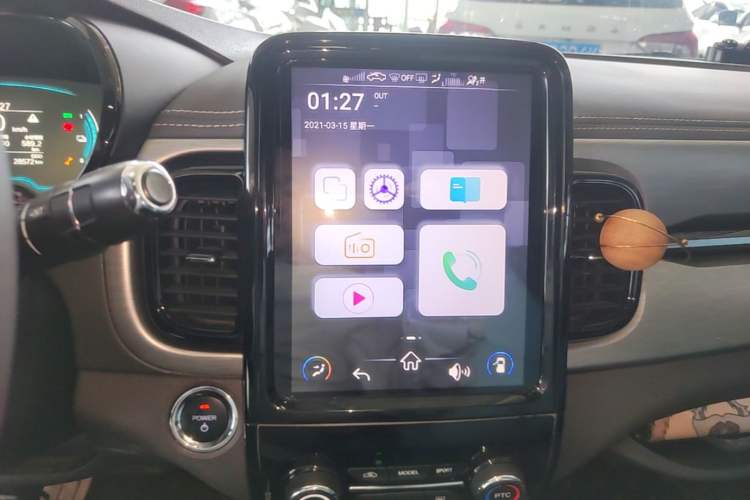 Used Chery QQ Little Ant 2022 Sweet Pink Edition Half-Sugar Version 3-Cell Lithium 30kW 301km Audio And AC Panel