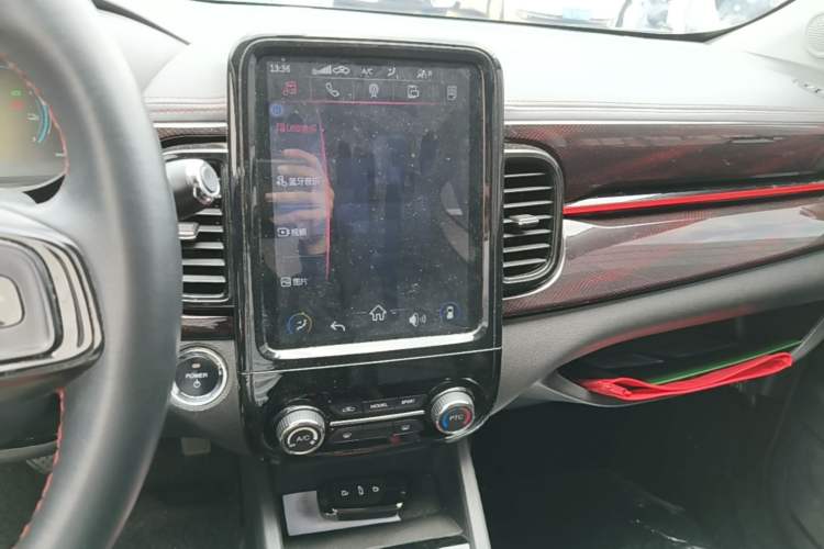 Used Chery QQ Little Ant 2022 Sweet Pink Edition Half-Sugar Version Lithium Iron Phosphate 30 kW 301 km Audio And AC Panel