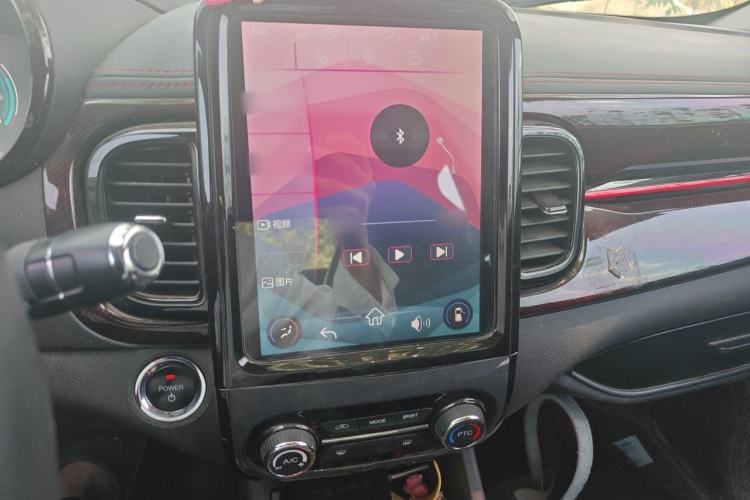 Used Chery QQ Little Ant 2022 Restyled Version Sweet Pink Edition Half-Sugar Version 28.8 kWh 30 kW 301 km Audio And AC Panel