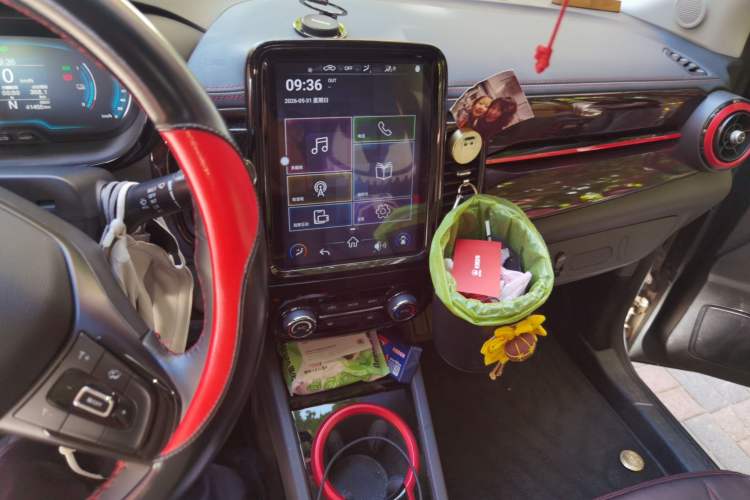 Used Chery QQ Little Ant 2022 Revised Version Sweet Pink Edition Half-Sugar Version Lithium Iron Phosphate 30.7 kWh 30 kW 301 km Audio And AC Panel
