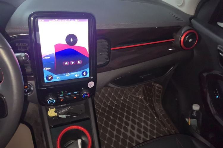 Used Chery QQ Little Ant 2022 Revised Version Sweet Pink Edition Half-Sugar Version Lithium Iron Phosphate 30.7 kWh 30 kW 301 km Audio And AC Panel
