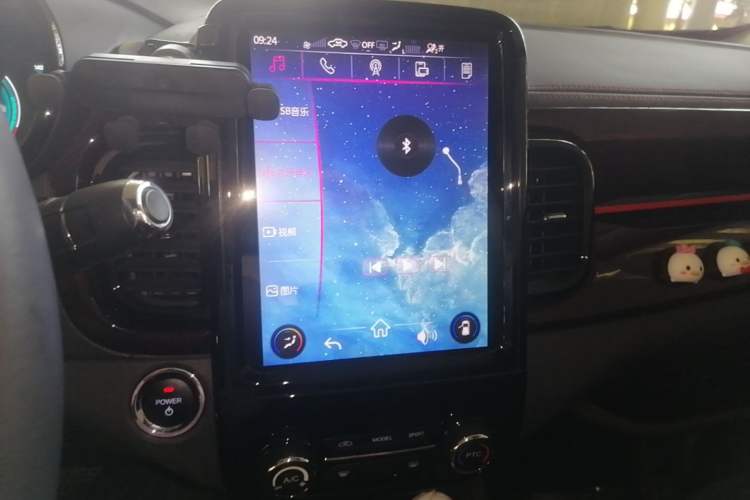 Used Chery QQ Little Ant 2022 Sweet Pink Edition Half-Sugar Version 3-Cell Lithium 30kW 301km Audio And AC Panel