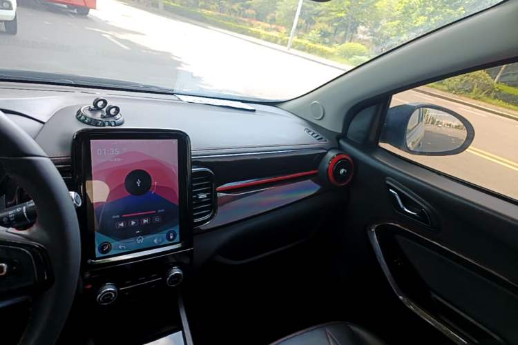 Used Chery QQ Little Ant 2022 300 000 Yuan "Ant Fan" Edition "Extra Sweet" Version Lithium Iron Phosphate 29.2 kWh 30 kW 301 km Audio And AC Panel