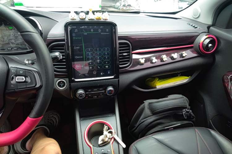 Used Chery QQ Little Ant 2022 Revised Version Sweet Pink Edition Half-Sugar Version Lithium Iron Phosphate 30.7 kWh 30 kW 301 km Audio And AC Panel