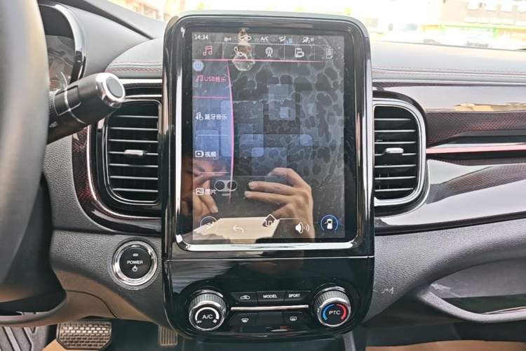 Used Chery QQ Little Ant 2022 Sweet Pink Edition Half-Sugar Version Lithium Iron Phosphate 30 kW 301 km Audio And AC Panel
