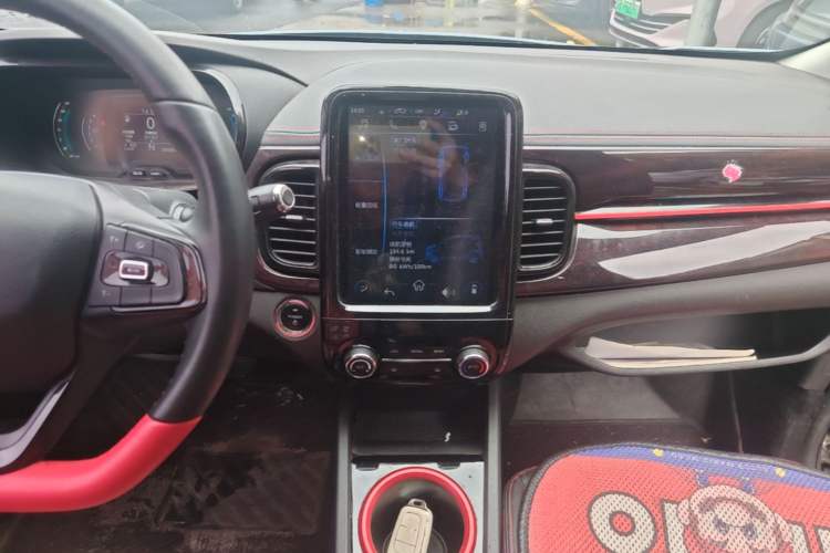 Used Chery QQ Little Ant 2022 Revised Version Sweet Pink Edition Half-Sugar Version Lithium Iron Phosphate 30.7 kWh 30 kW 301 km Audio And AC Panel