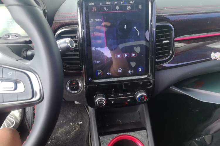 Used Chery QQ Little Ant 2022 Revised Version Sweet Pink Edition Half-Sugar Version Lithium Iron Phosphate 30.7 kWh 30 kW 301 km Audio And AC Panel