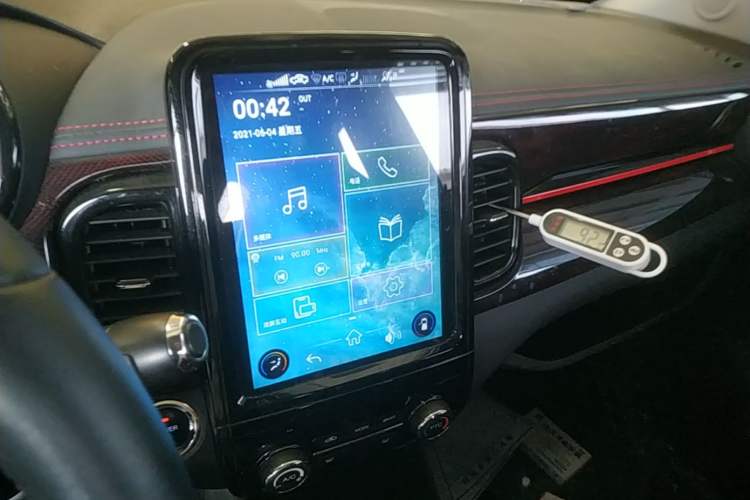 Used Chery QQ Little Ant 2022 Sweet Pink Edition Low-Sugar Version 30kW 301km Range Audio And AC Panel