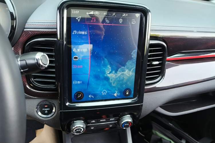 Used Chery QQ Little Ant 2022 Updated Version Sweet Pink Edition Full-Sugar Version 30.6 kWh 30 kW 301 km Audio And AC Panel