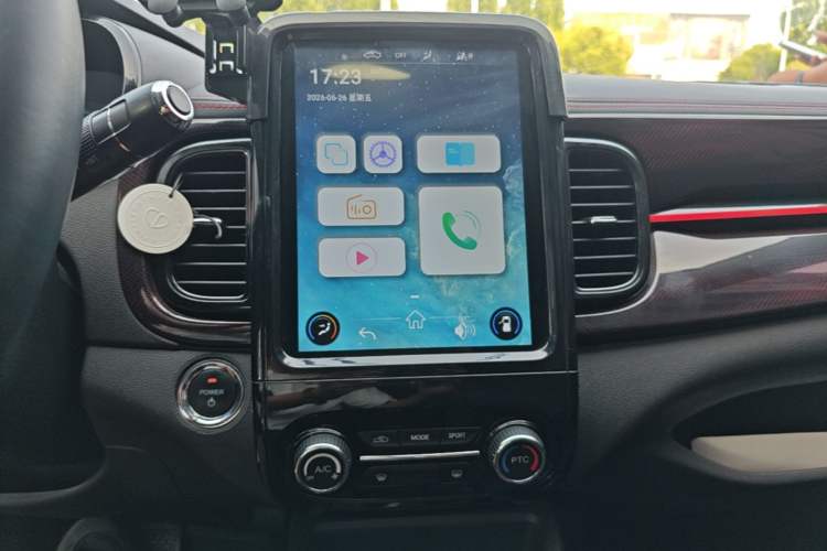 Used Chery QQ Little Ant 2022 Revised Version Sweet Pink Edition Half-Sugar Version Lithium Iron Phosphate 30.7 kWh 30 kW 301 km Audio And AC Panel
