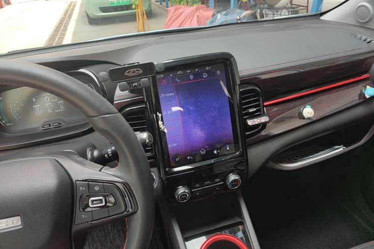 Used Chery QQ Little Ant 2022 Sweet Pink Edition Half-Sugar Version Lithium Iron Phosphate 30 kW 301 km Audio And AC Panel