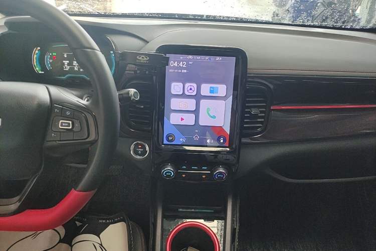 Used Chery QQ Little Ant 2022 Revised Version Sweet Pink Edition Half-Sugar Version Lithium Iron Phosphate 30.7 kWh 30 kW 301 km Audio And AC Panel