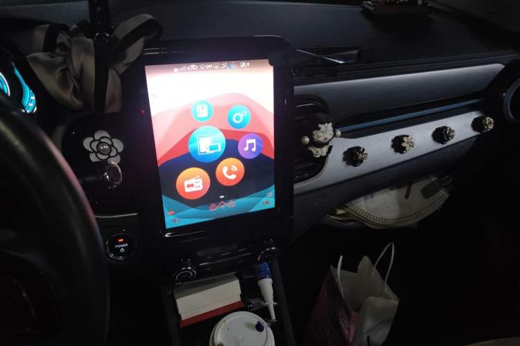 Used Chery QQ Little Ant 2022 Sweet Pink Edition Half-Sugar Version Lithium Iron Phosphate 30 kW 301 km Audio And AC Panel