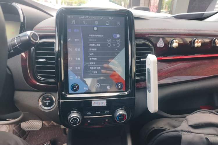 Used Chery QQ Little Ant 2022 Sweet Pink Edition Half-Sugar Version Lithium Iron Phosphate 30 kW 301 km Audio And AC Panel