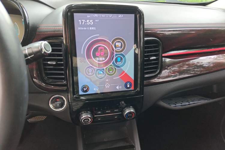 Used Chery QQ Little Ant 2022 Restyled Version Sweet Pink Edition Half-Sugar Version 28.8 kWh 30 kW 301 km Audio And AC Panel