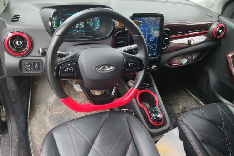 Used Chery QQ Little Ant 2022 Restyled Version Sweet Pink Edition Half-Sugar Version 30.6 kWh 30 kW 301 km Center Console