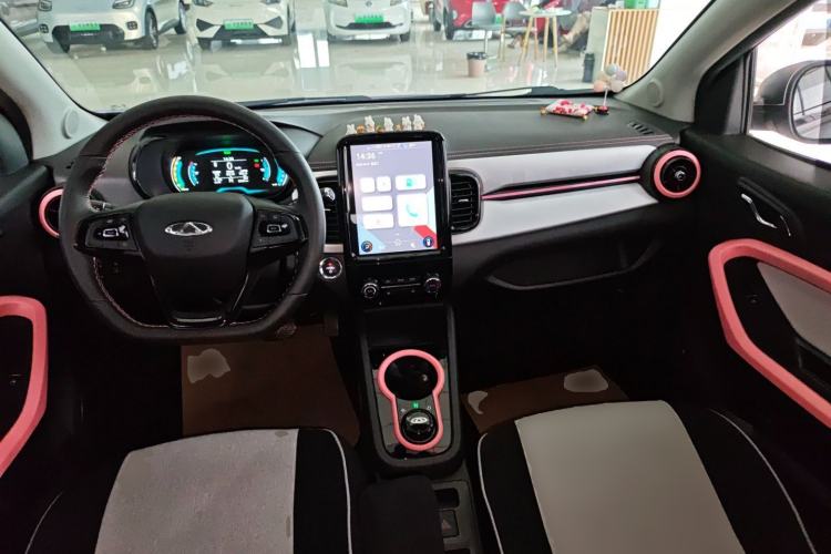 Used Chery QQ Little Ant 2022 Sweet Pink Edition Half-Sugar Version Lithium Iron Phosphate 29.2 kWh 30 kW 301 km Center Console