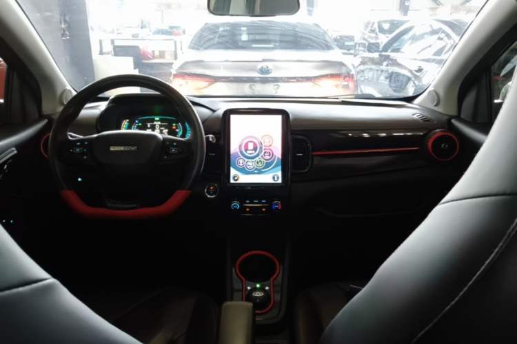 Used Chery QQ Little Ant 2022 Restyled Version Sweet Pink Edition Half-Sugar Version 30.6 kWh 30 kW 301 km Center Console