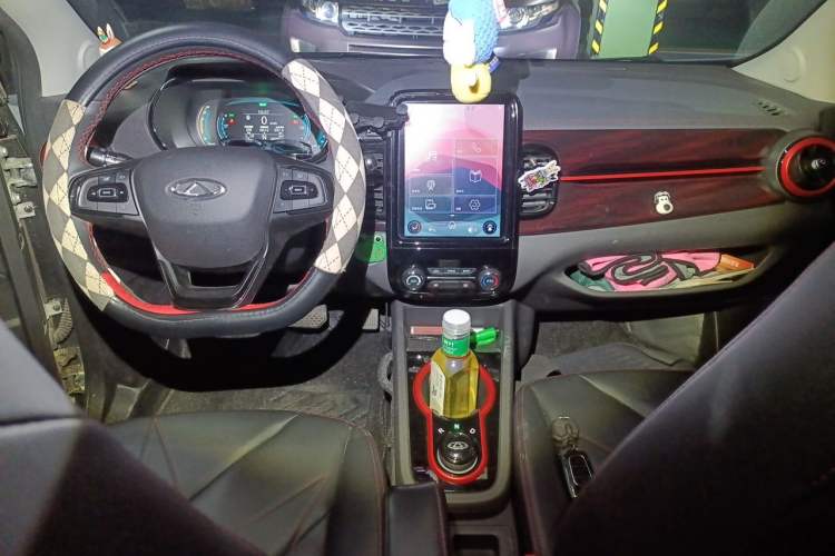 Used Chery QQ Little Ant 2022 Sweet Pink Edition Half-Sugar Version 3-Cell Lithium 30kW 301km Center Console