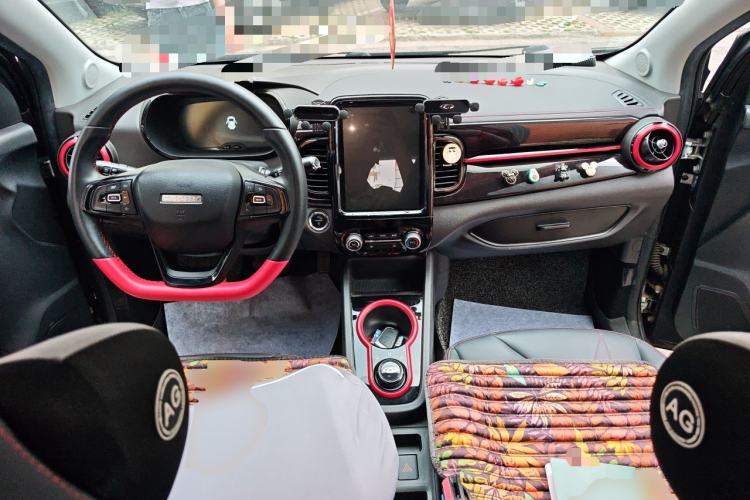 Used Chery QQ Little Ant 2022 Revised Version Sweet Pink Edition Half-Sugar Version Lithium Iron Phosphate 30.7 kWh 30 kW 301 km Center Console