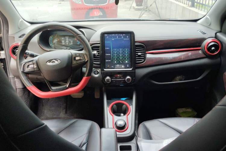 Used Chery QQ Little Ant 2022 Revised Version Sweet Pink Edition Half-Sugar Version Lithium Iron Phosphate 30.7 kWh 30 kW 301 km Center Console