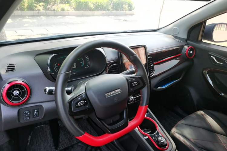Used Chery QQ Little Ant 2022 Sweet Pink Edition Half-Sugar Version Lithium Iron Phosphate 30 kW 301 km Center Console