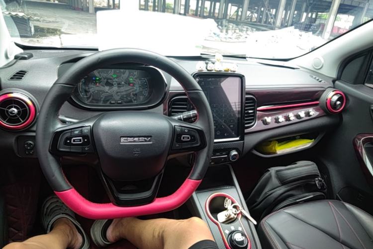 Used Chery QQ Little Ant 2022 Revised Version Sweet Pink Edition Half-Sugar Version Lithium Iron Phosphate 30.7 kWh 30 kW 301 km Center Console