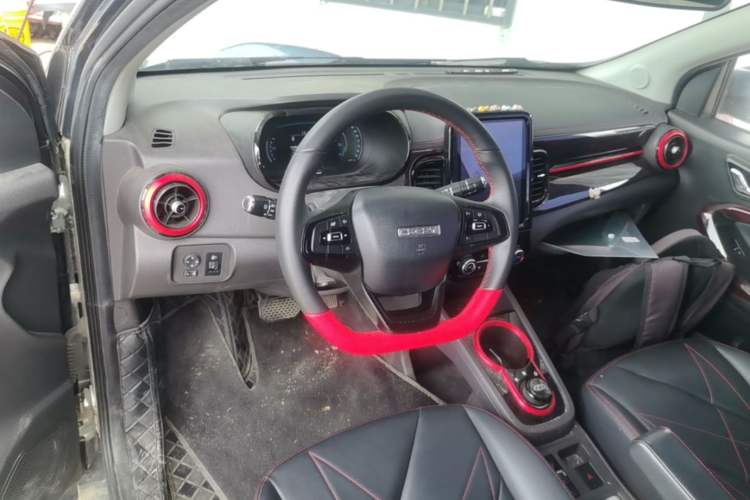 Used Chery QQ Little Ant 2022 Revised Version Sweet Pink Edition Half-Sugar Version Lithium Iron Phosphate 30.7 kWh 30 kW 301 km Center Console