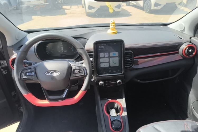 Used Chery QQ Little Ant 2022 Restyled Version Sweet Pink Edition Half-Sugar Version 28.8 kWh 30 kW 301 km Center Console