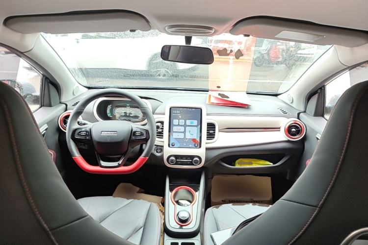 Used Chery QQ Little Ant 2022 Revised Version Sweet Pink Edition Half-Sugar Version Lithium Iron Phosphate 30.7 kWh 30 kW 301 km Center Console
