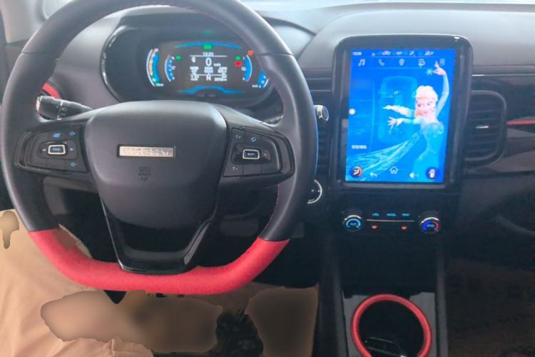 Used Chery QQ Little Ant 2022 Revised Version Sweet Pink Edition Half-Sugar Version Lithium Iron Phosphate 30.7 kWh 30 kW 301 km Center Console
