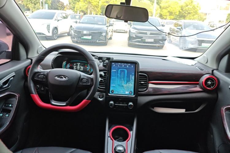 Used Chery QQ Little Ant 2022 Revised Version Sweet Pink Edition Half-Sugar Version Lithium Iron Phosphate 30.7 kWh 30 kW 301 km Center Console