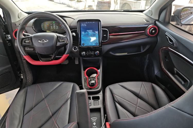 Used Chery QQ Little Ant 2022 Revised Version Sweet Pink Edition Half-Sugar Version Lithium Iron Phosphate 30.7 kWh 30 kW 301 km Center Console