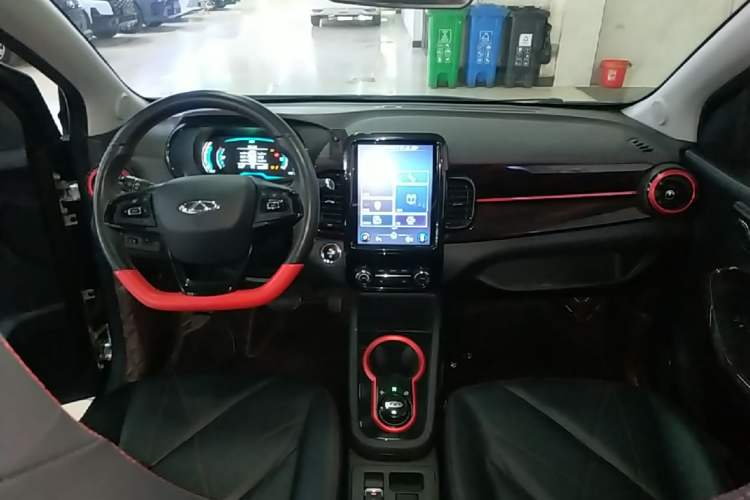 Used Chery QQ Little Ant 2022 Restyled Version Sweet Pink Edition Half-Sugar Version 28.8 kWh 30 kW 301 km Center Console