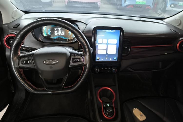 Used Chery QQ Little Ant 2022 Revised Version Sweet Pink Edition Half-Sugar Version Lithium Iron Phosphate 30.7 kWh 30 kW 301 km Center Console