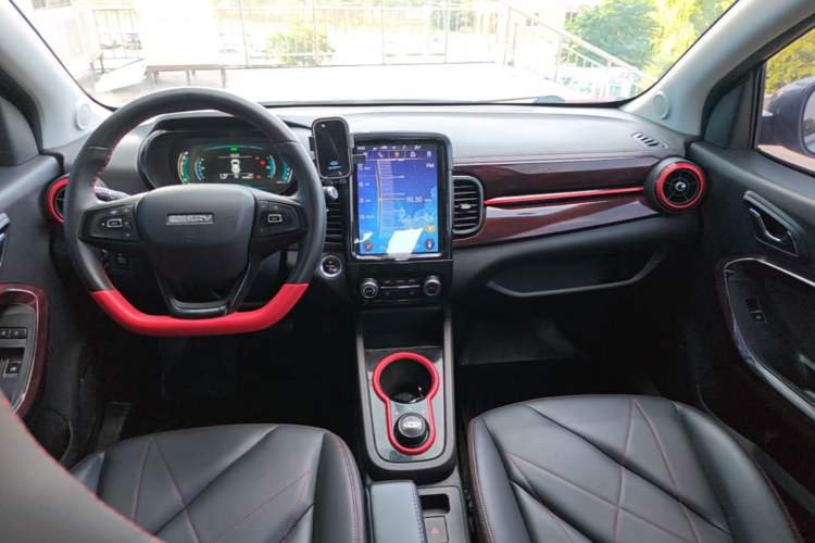 Used Chery QQ Little Ant 2022 Sweet Pink Edition Half-Sugar Version 3-Cell Lithium 30kW 301km Center Console